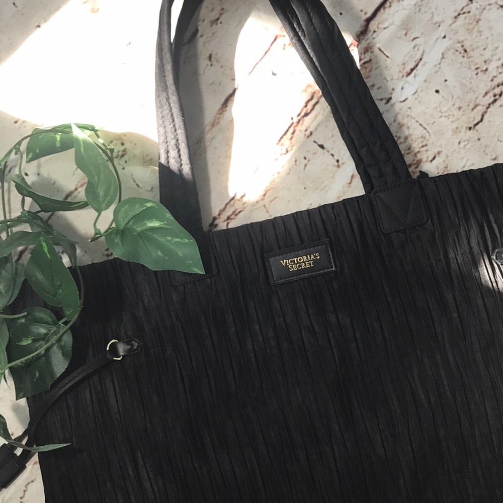 Victoria’s Secret black tote (NWOT)